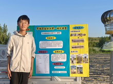 Com um tubo e garrafas de plástico, um estudante chinês de 14 anos cria a solução perfeita para "fabricar" água no deserto