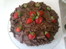 Torta de chocolate com morangos
