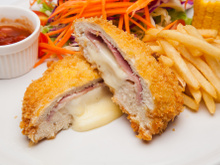 Peito de frango recheado e empanado: receita simples