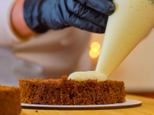 Prepare bolos recheados como um chef com esse creme de confeiteiro simples e delicioso