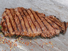 Fraldinha na grelha com molho de mostarda