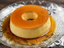 Não precisa ser uma data comemorativa para fazer esse pudim delicioso com uma calda de dar água na boca