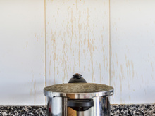 Como limpar parede manchada com gordura com produtos que você já tem em casa