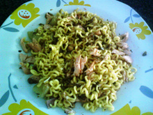 Macarrão ao molho de berinjelas e salmão