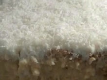 Bolo branco com baba de moça