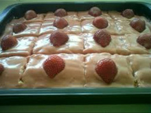 Bolo de morango molhadinho