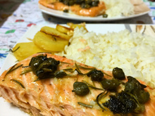 Salmão com alcaparras