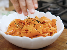 Salada de cenoura pra começar bem a semana: receita com ingredientes que dão um toque especial ao prato