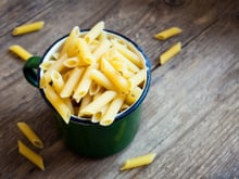 Como fazer macarrão de forno na xícara