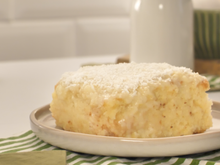 Bolo gelado de coco e molhadinho: sempre faço essa receita quando quero impressionar as minhas visitas e todo mundo pede mais uma fatia