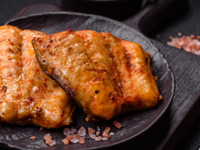 Peixe grelhado inteiro sem grudar na frigideira: este truque de chef funciona de verdade