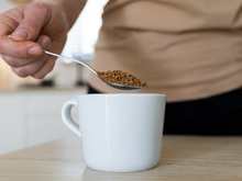 Café instantâneo gourmet? Quem ama café e não tem tempo para preparar a bebida vai adorar conhecer essa versão que une o útil ao agradável