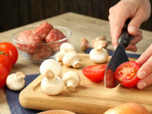 O que o tomate, queijo parmesão e o cogumelo têm em comum? Resposta surpreendente explica a verdadeira sensação de água na boca