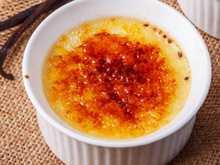 Bala baiana de coco na travessa é a sobremesa mais fácil e gostosa que você vai fazer!