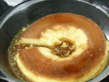 Pudim de leite furadinho