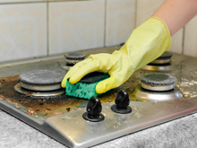 Só dois ingredientes! Essa misturinha caseira é certeira para tirar a gordura do fogão e deixá-lo como novo