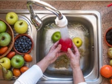 Esse tipo de fruta é número um para longevidade e "envelhecimento com qualidade": nutre o cérebro e combate a diabetes