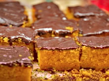 Receita de bolo de cenoura simples que sempre dá certo e anima qualquer dia