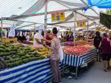 Pare de jogar dinheiro fora na feira sem saber como escolher frutas e legumes! Aprenda as dicas práticas