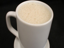 Vitamina quente de Ades banana com canela e aveia