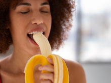 O que acontece se comer o 'fiapo da banana'? Você nunca mais vai descartar depois que descobrir