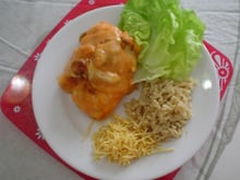 Rolês de frango ao molho rosê