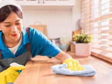 Nem aspirador, nem misturinha caseira: esse é o truque dos japoneses para manter a casa limpa por mais tempo