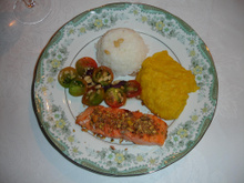Salmão grelhado com Pinolis