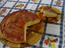 Bolo de banana caramelizada