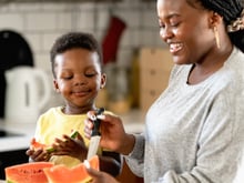 Com quantos anos você descobriu que existe um jeito certo de dar melancia para crianças?