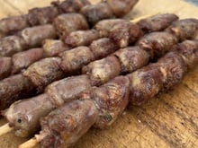 Rico em ferro, proteína e B12: conheça os benefícios do coração de frango e como incluí-lo no seu cardápio além do churrasco