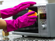 Dica inteligente para desengordurar o micro-ondas: use essa fruta e surpreenda-se!