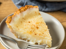 Asse uma lata de leite condensado na forma e faça uma sobremesa incrível