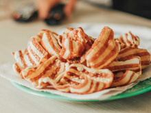 Pele listrada de pipoqueiro: aprenda a receita deliciosa do famoso petisco à pururuca