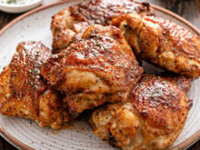Os chefs espanhóis concordam: "O frango ao alho não melhora com mais alho, mas, sim, com molho de soja, o suco de um limão e alecrim."