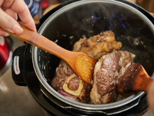 Bife na frigideira ficou para trás: aprendi no TudoGostoso a receita na panela de pressão que fica pronta em poucos minutos e a carne fica macia