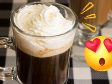 Como fazer chocolate quente simples com chantilly caseiro: bebida cremosa vai alegrar o seu dia