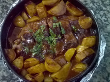 Costela ao molho barbecue com batatas
