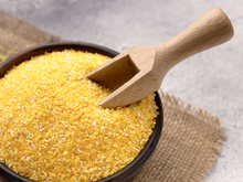 O que é fubá mimoso? Entenda a diferença entre os tipos de farinha de milho e como elas impactam suas receitas juninas