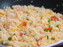 Arroz frito: confira a receita prática