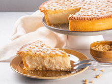 Você já ouviu falar na “torta della nonna”, uma torta italiana leve recheada com um creme de limão? Delícia garantida e fácil de fazer!