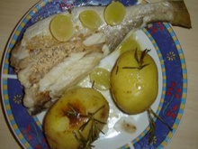 Peixe recheado com farofa de coco