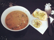 Caldo de feijão com linguiça calabresa