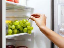 As uvas duram muito mais se você guardar desse jeito: na última vez que fiz elas duraram quase 1 mês