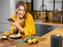 Cozinha moderna: 4 dispositivos smart para deixar o ambiente mais prático