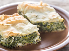 Spanakopita: veja a receita da torta de espinafre grega