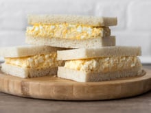 Desde que meu vizinho japonês me ensinou essa receita, meu pão com ovo nunca mais foi o mesmo: aprenda como fazer tamago sando