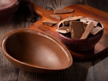 Sobrou ovo de Páscoa? Saiba como conservar o chocolate por mais tempo, não é só deixar na geladeira!