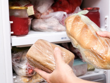 O erro que todos nós cometemos ao congelar pão que pode aumentar a proliferação de bactérias