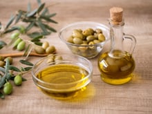 Como substituir o azeite de oliva nas receitas: dicas para economizar com saúde